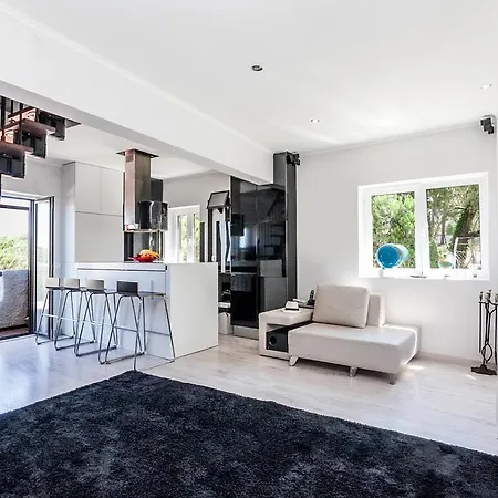 Jacuzzi Beach House Charneca (Setubal)